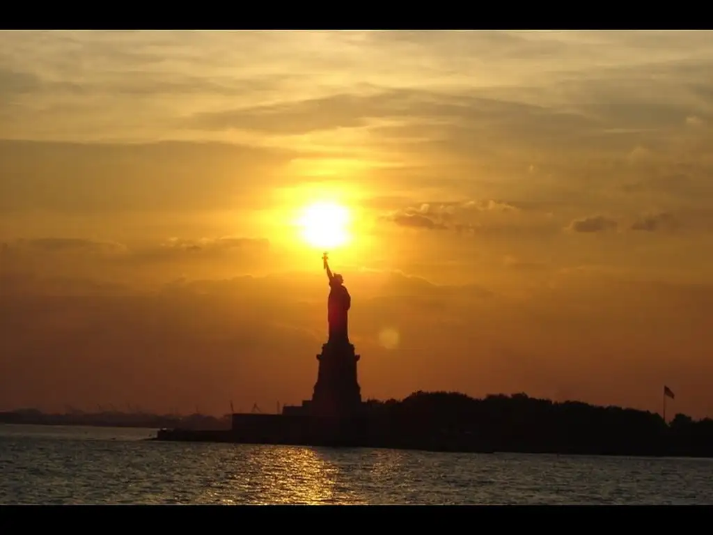 New York Sunset Cruise With Statue Of Liberty And Skyline View