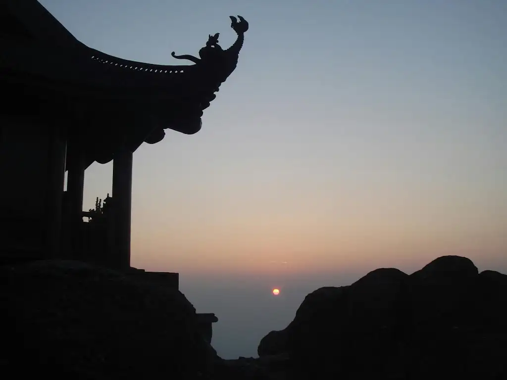 Full-day Yen Tu Mountain Tour | From Hanoi