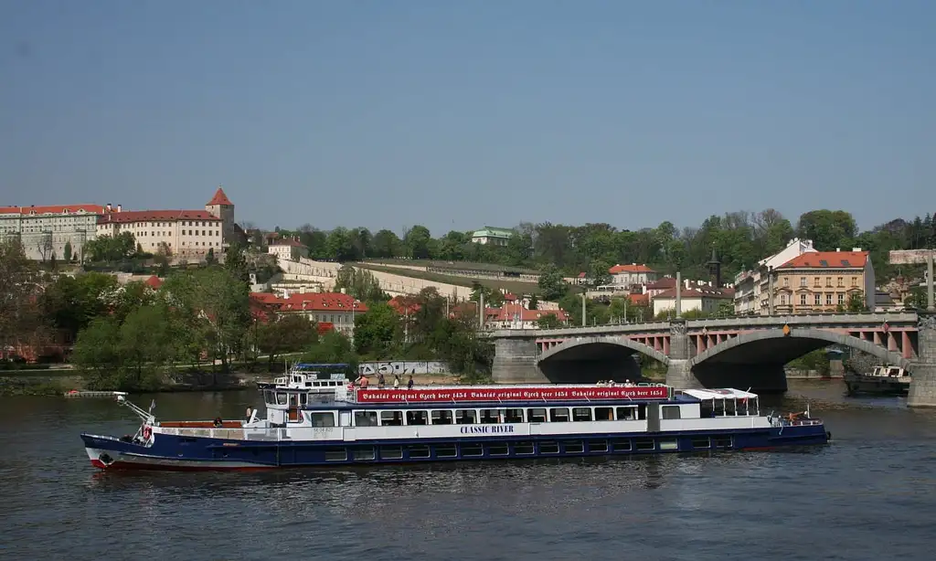 Prague Evening Cruise with Buffet-Style Dinner