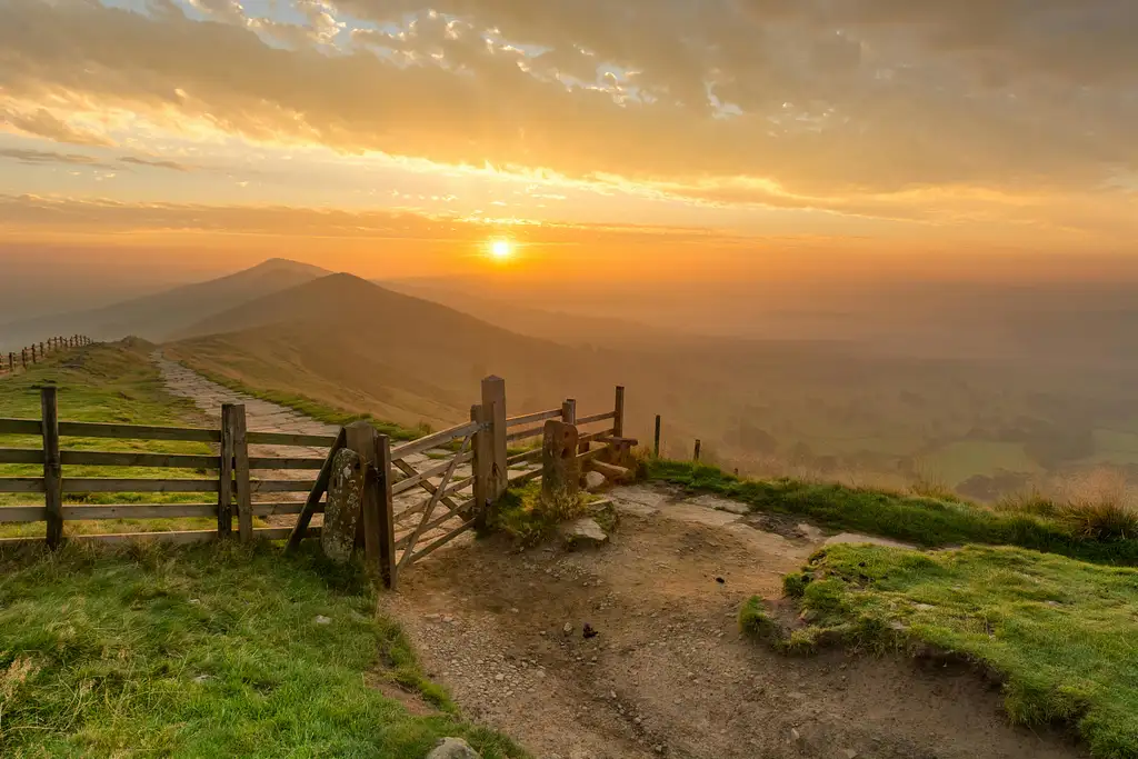Derbyshire, Peak District, and Peak’s Cavern From Manchester | Small-group Tour