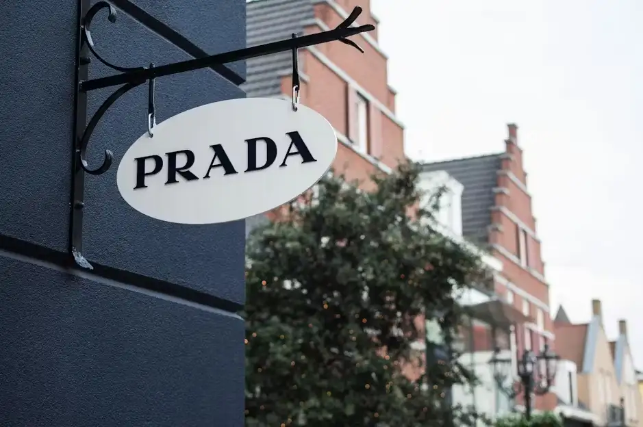 Shopping at Roermond Design Outlet with private transportation from Amsterdam