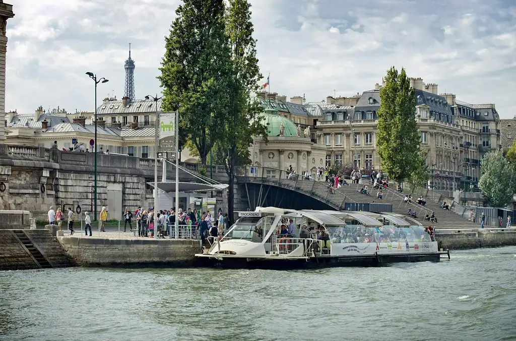 Hop-on Hop-off Boat on the Seine 1 & 2 day pass | Batobus Pass