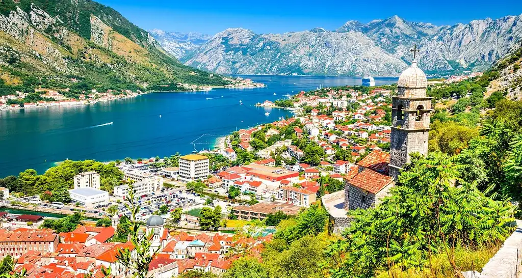12 Days Southern Europe: Croatia, Montenegro & Ancient Greece | G Adventures 18-35's