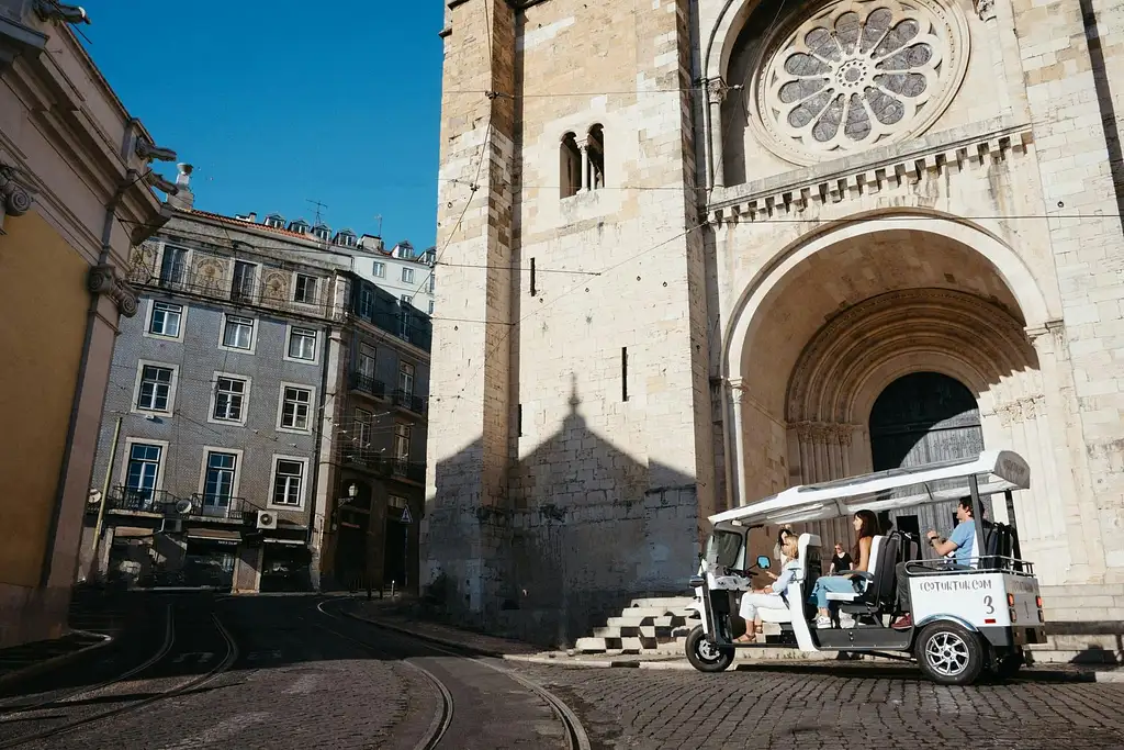3-hour Best Of Lisbon Tuk Tuk Tour
