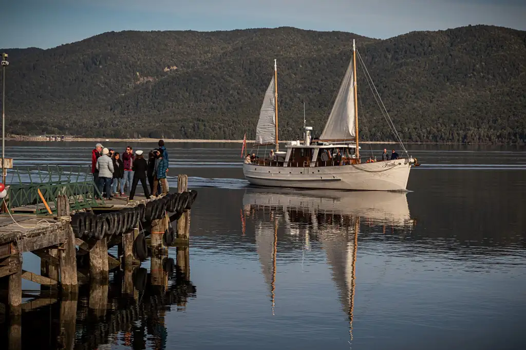 Cruise Lake Te Anau On A Historic Ship
