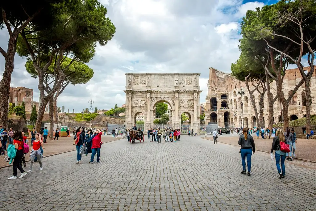 Colosseum & Roman Forum Small-Group Tour With A Local Guide