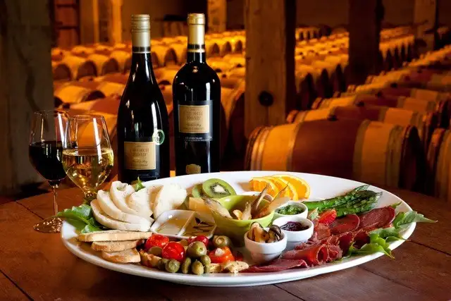 Napier Gourmet Lunch + afternoon Wine and Gin Tasting Tour