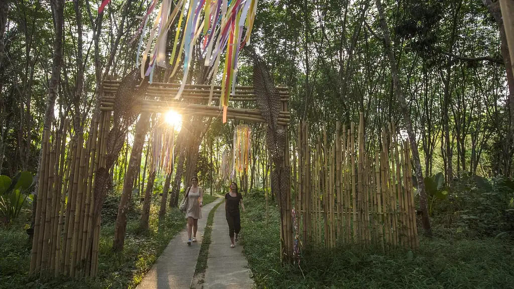 14 Day Bangkok to Singapore: Jungle Hikes & Island Nights | G Adventures 18 to 30somethings