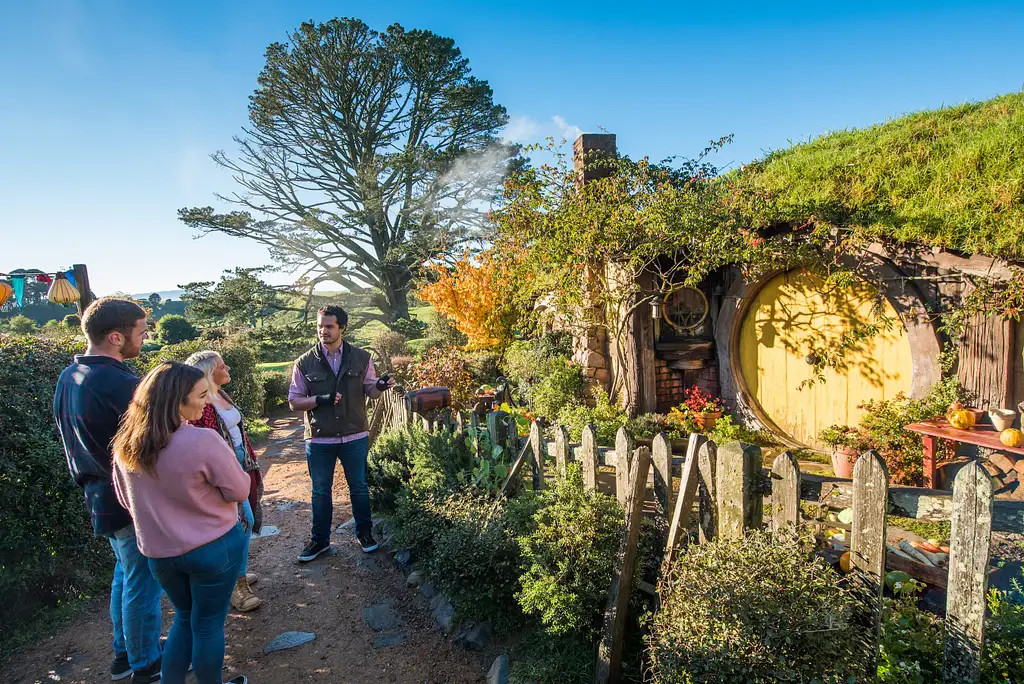 Hobbiton Express Tour with Marquee Party Lunch from Auckland