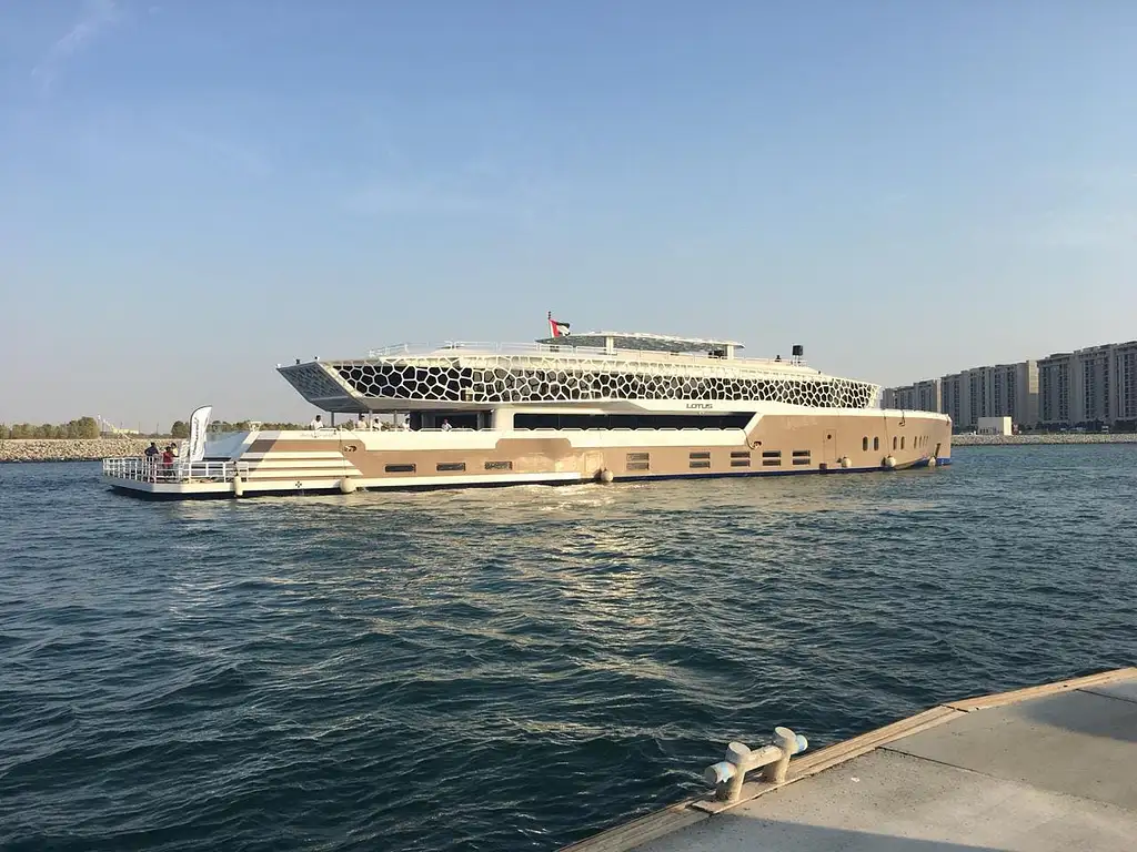 Yacht Dinner Cruise Around Dubai Marina | VIP