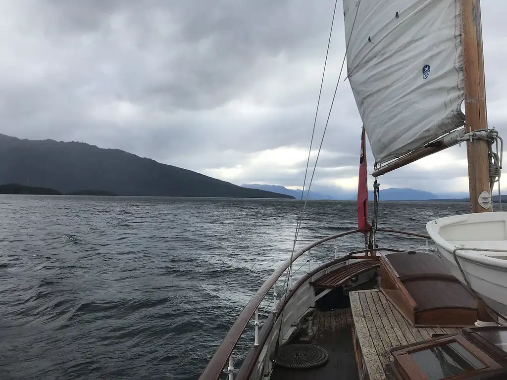 Cruise Lake Te Anau On A Historic Ship