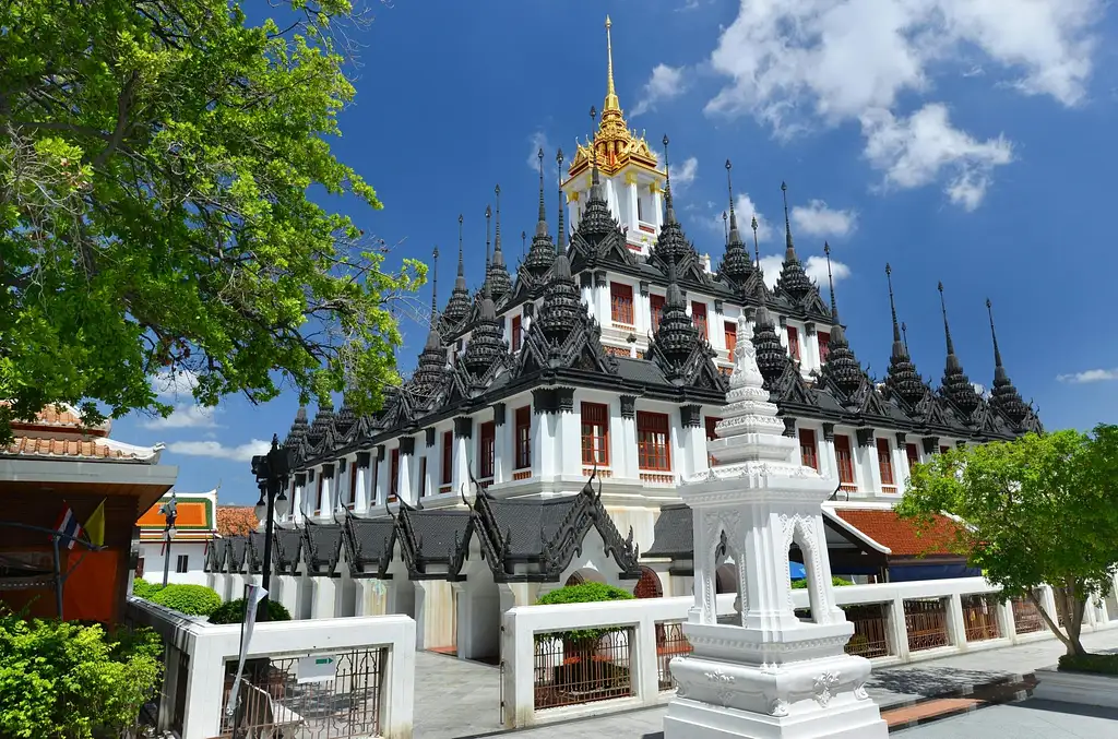 Golden Mount with Metal Castle and Giant Swing Tour in Bangkok