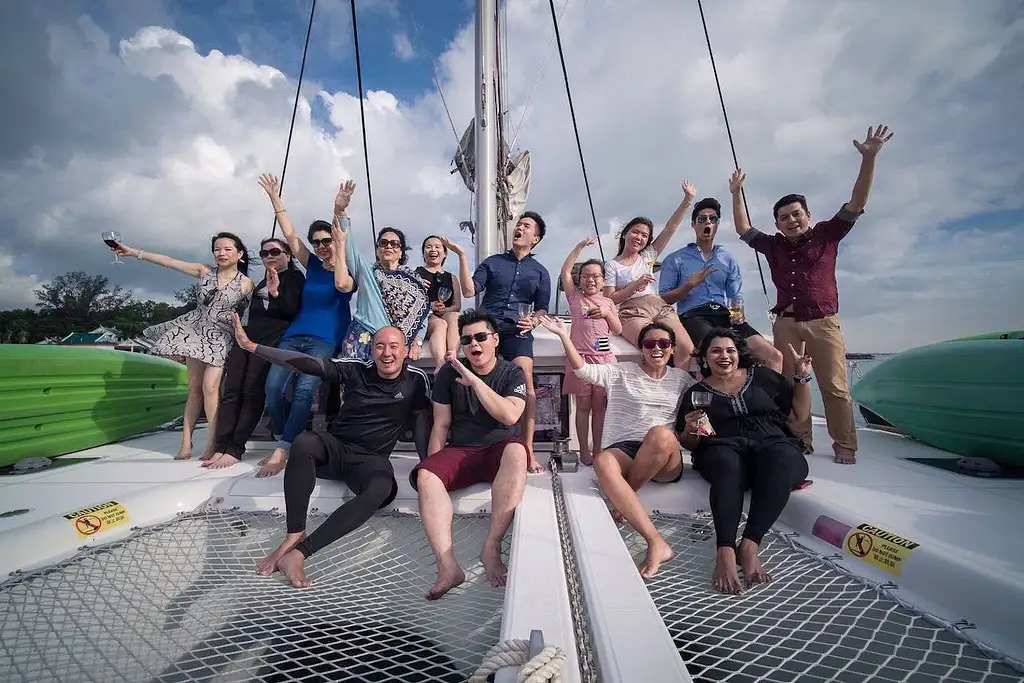 Luxurious Sunset Cruise In Singapore On Catamaran