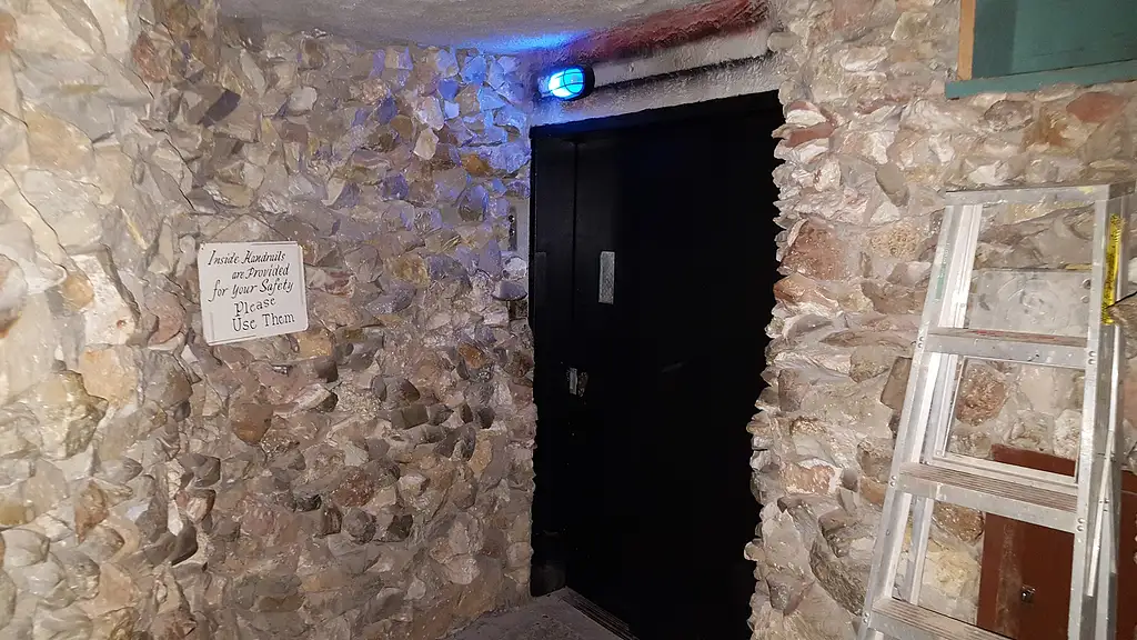 Grand Canyon Caverns/Route 66 Museum & Lunch Tour