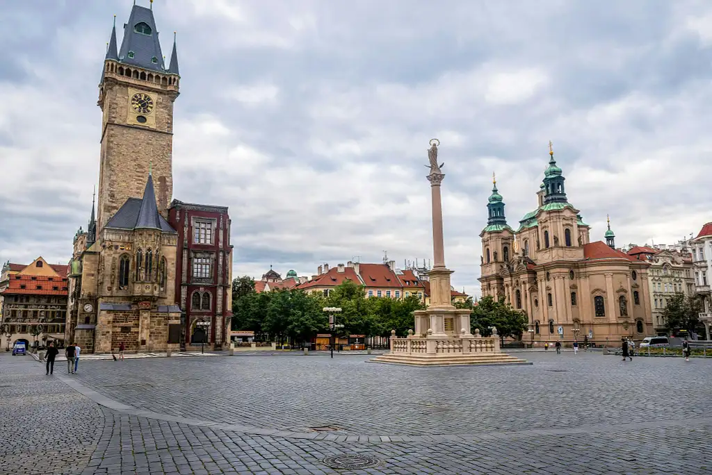 Prague Castle Skip-the-Line Entry Ticket and Minibus Transfer