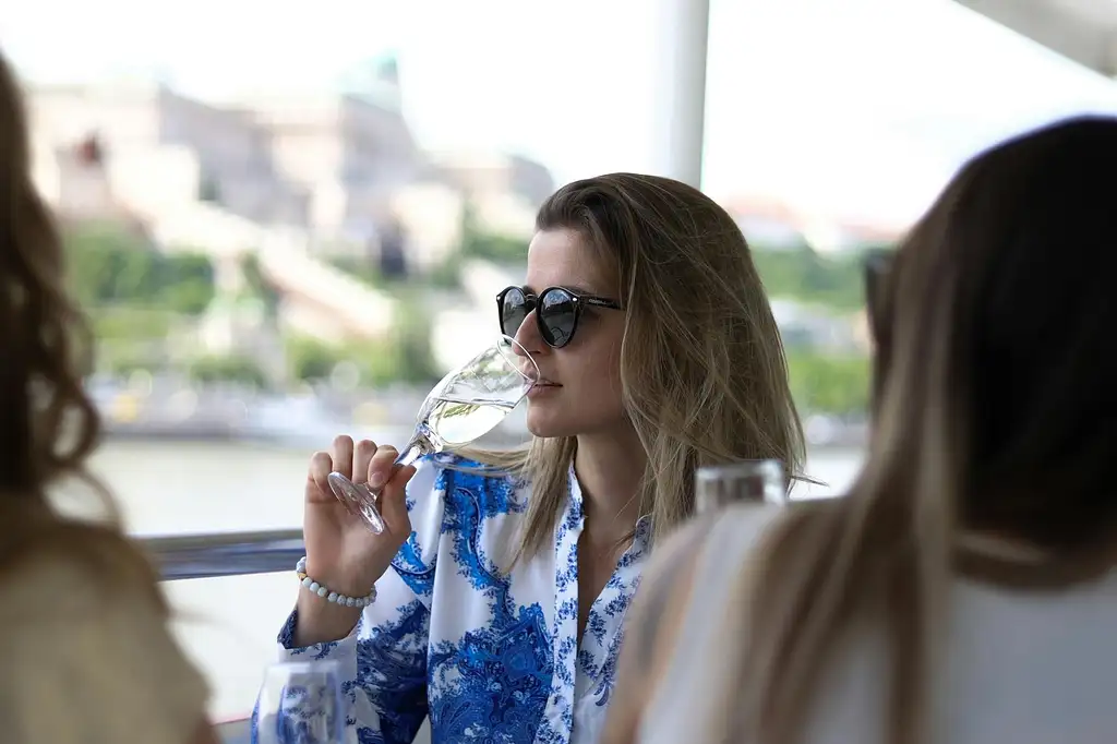 Sunset River Cruise with Unlimited Prosecco in Budapest