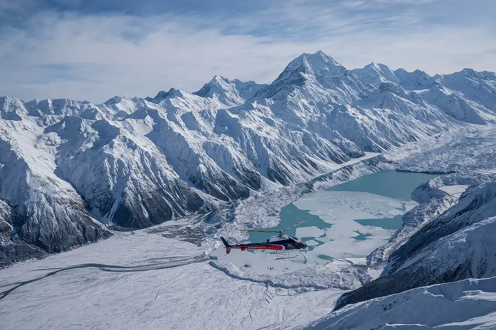 Mountain High: Mount Cook/Aoraki Scenic Helicopter Ride With Alpine Landing