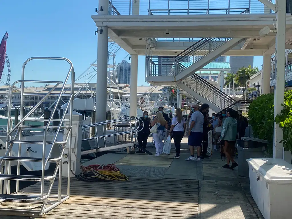 Miami Skyline 90 min Cruise, Millionaire's Row & Venetian Islands