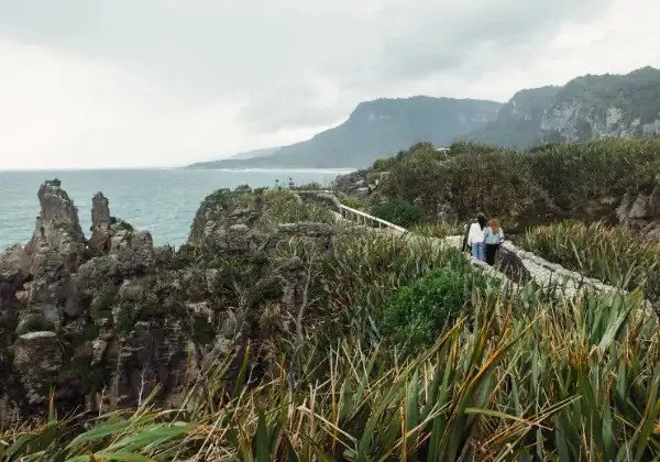 'Southern Round-up' Bus Pass | NZ South Island | Kiwi Experience