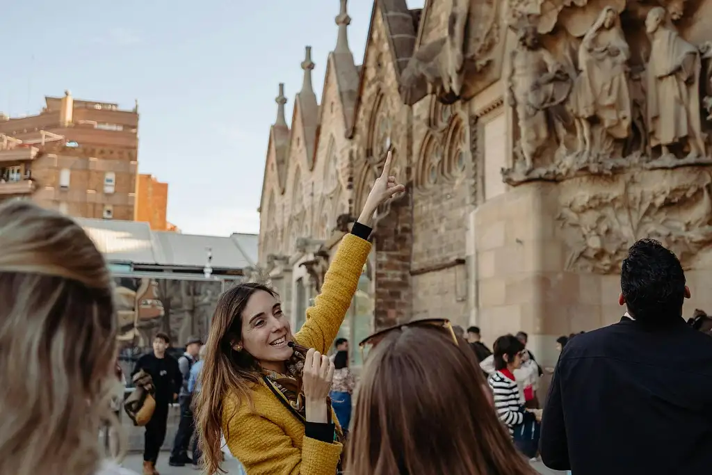 Sagrada Familia Skip-the-line Ticket And Guided Tour | Small-group Tour