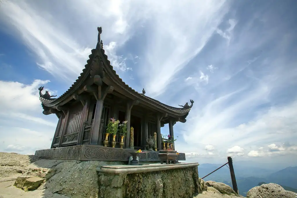 Full-day Yen Tu Mountain Tour | From Hanoi