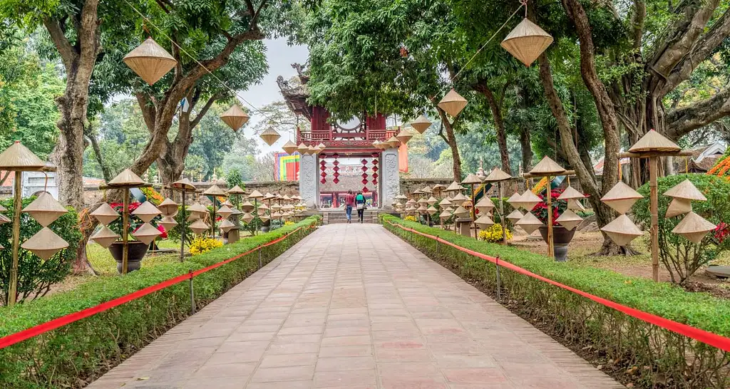 16 Day Ultimate Vietnam: Big Cities, Beaches & The Best Views Ever | G Adventures 18 to 35's