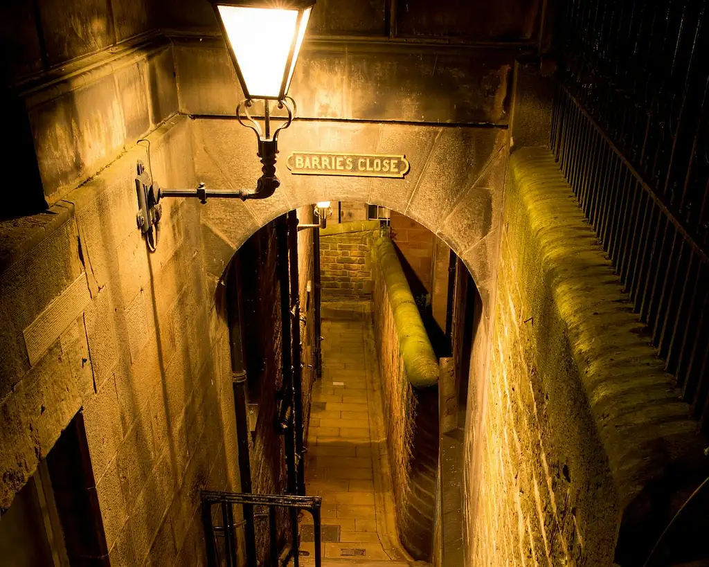 Edinburgh Witches Old Town Walking Tour and Underground Vault