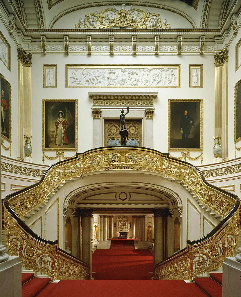 Royal Walking Tour with Buckingham Palace Tickets