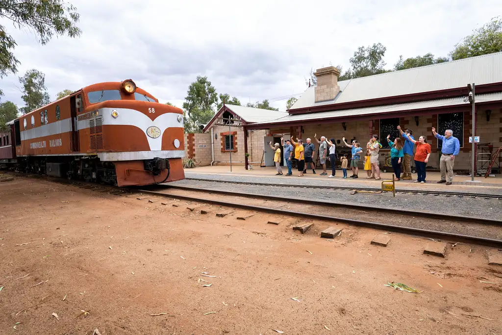 Alice Springs Cultural Tour: Ancient Rock Art & Historic Landmarks
