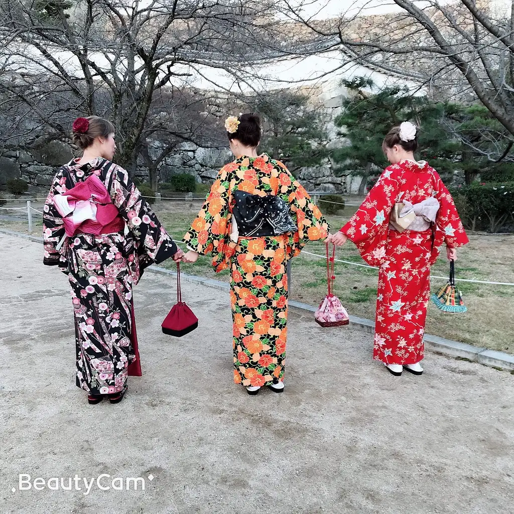 Kimono Walk Through Koko-en Garden in Himeji Castle