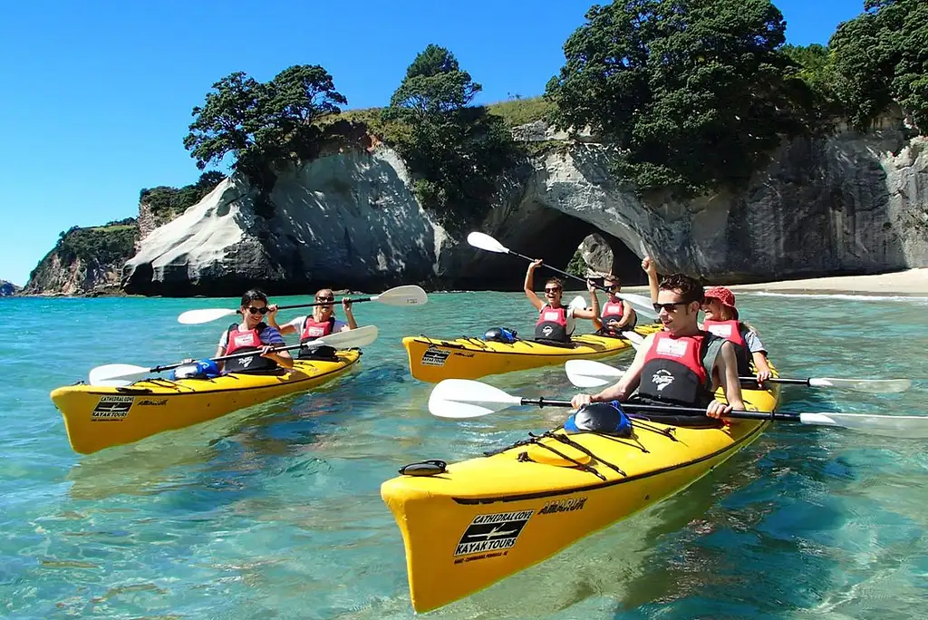 11 Day NZ South to North Island Adventure | Christchurch to Auckland | Haka Tours