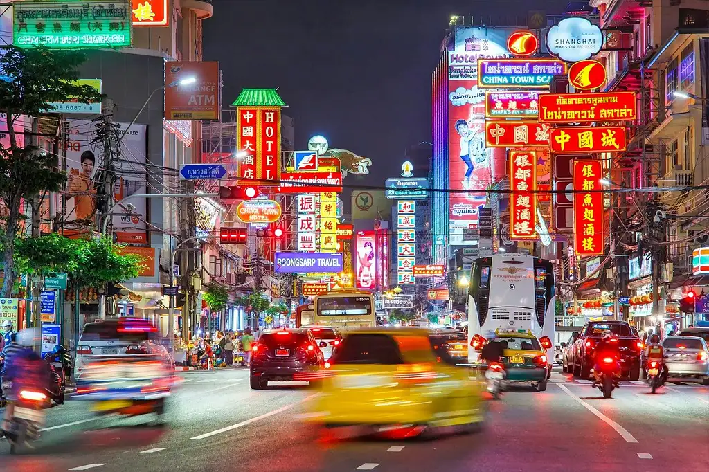 Bangkok Tuk Tuk Night Tour with Chinatown Street Food Meal