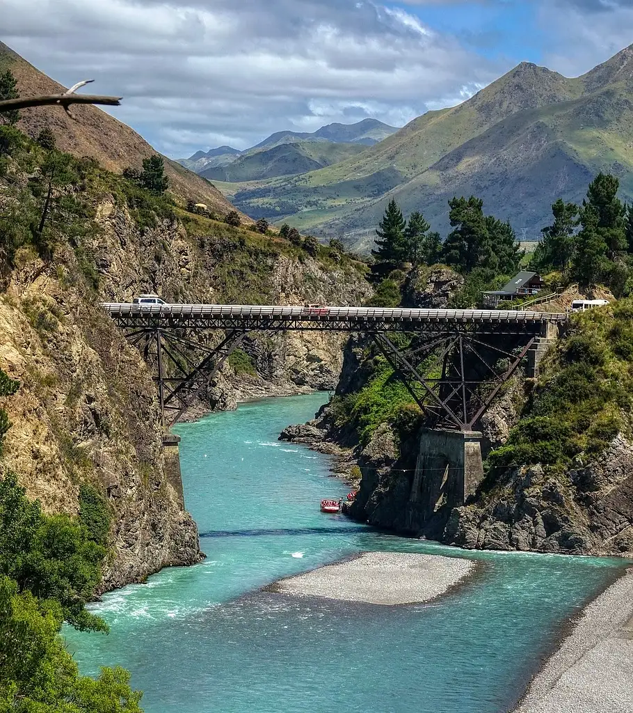 'Kiwi Roamer' Bus Pass | North & South Islands | Kiwi Experience