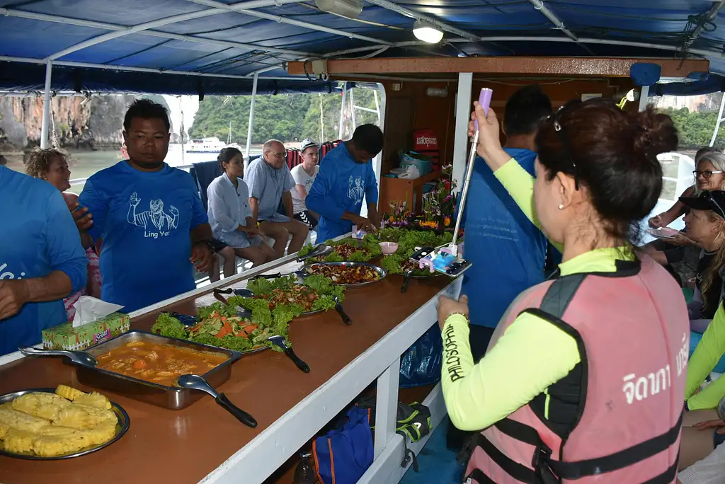 Hong Starlight Kayaking and Loi Krathong Ceremony from Phuket Full Day Tour