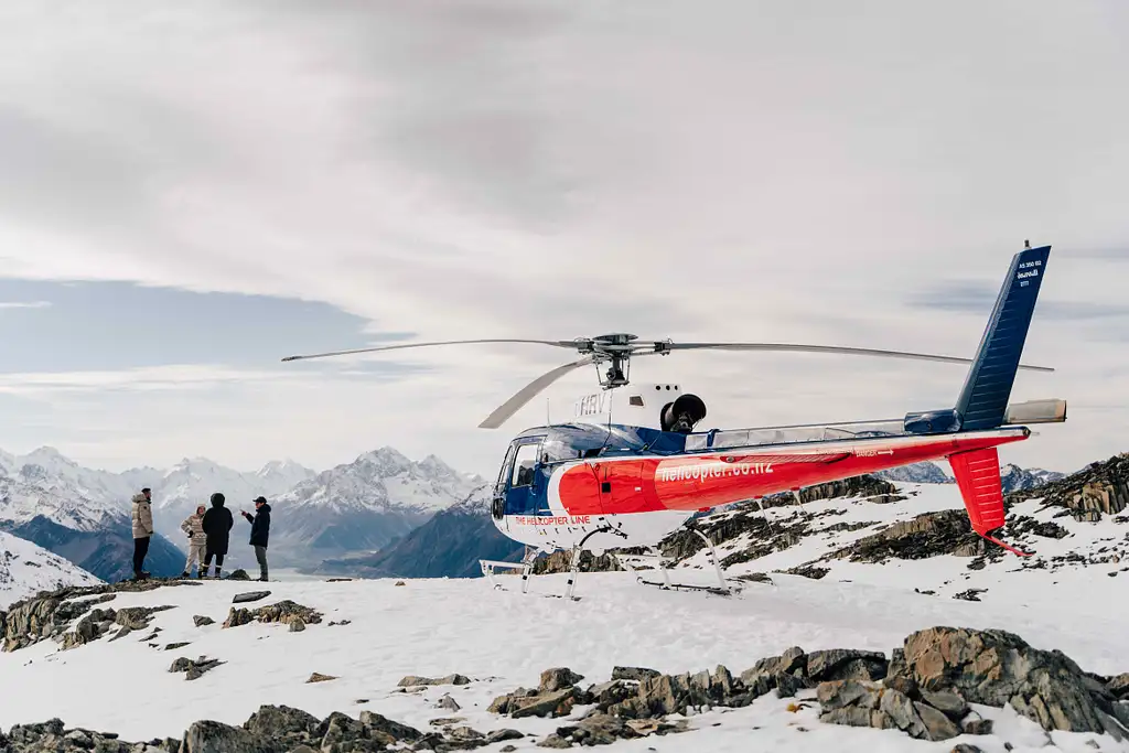 Mountain High: Mount Cook/Aoraki Scenic Helicopter Ride With Alpine Landing