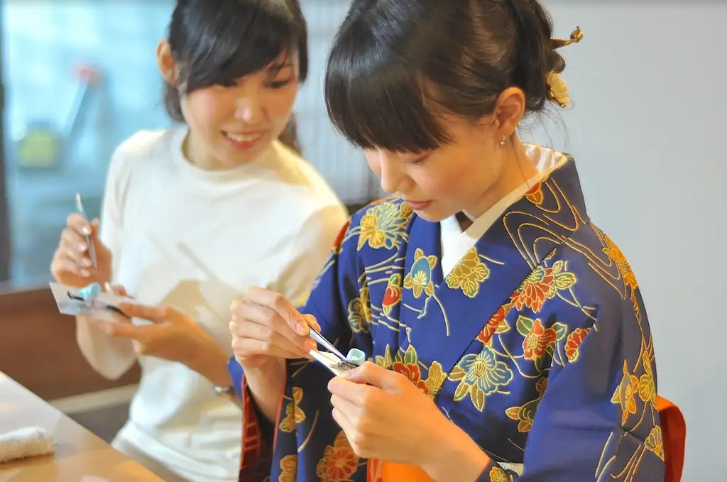 Tsumami-Zaiku Craft Workshop in Kyoto