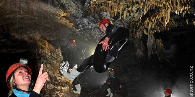 waitomo-caves-glow-worms