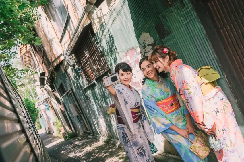 Kimono Rental and Unexplored Kyoto Walking Tour