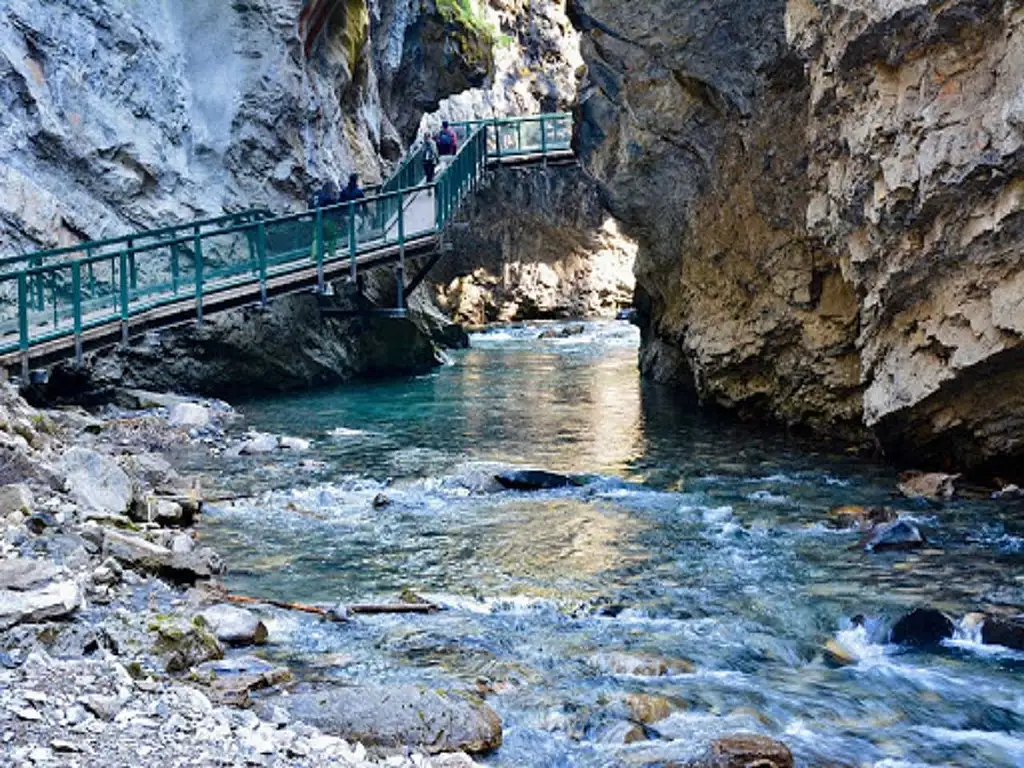 Banff Area And Canyon Guided Walking Tour