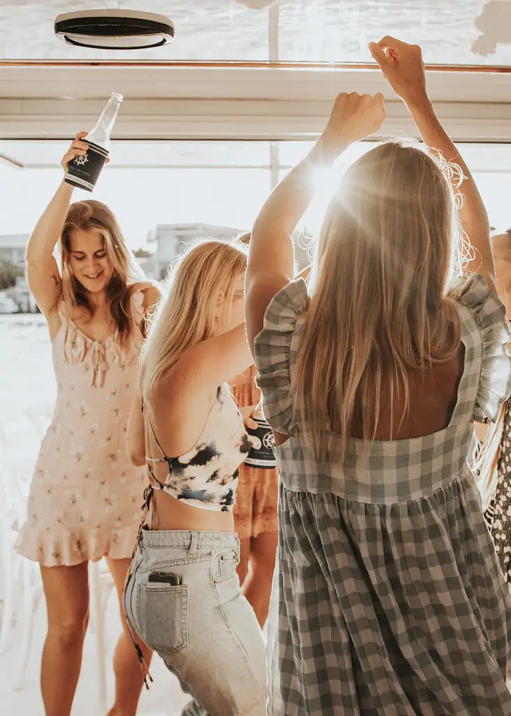 Cruise Sundays with Live DJ