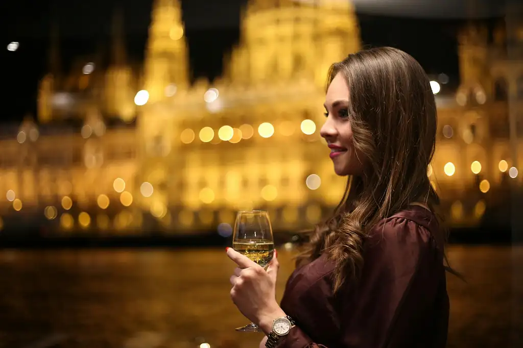 Danube River Cruise with 4-Course Dinner and Piano Battle Show