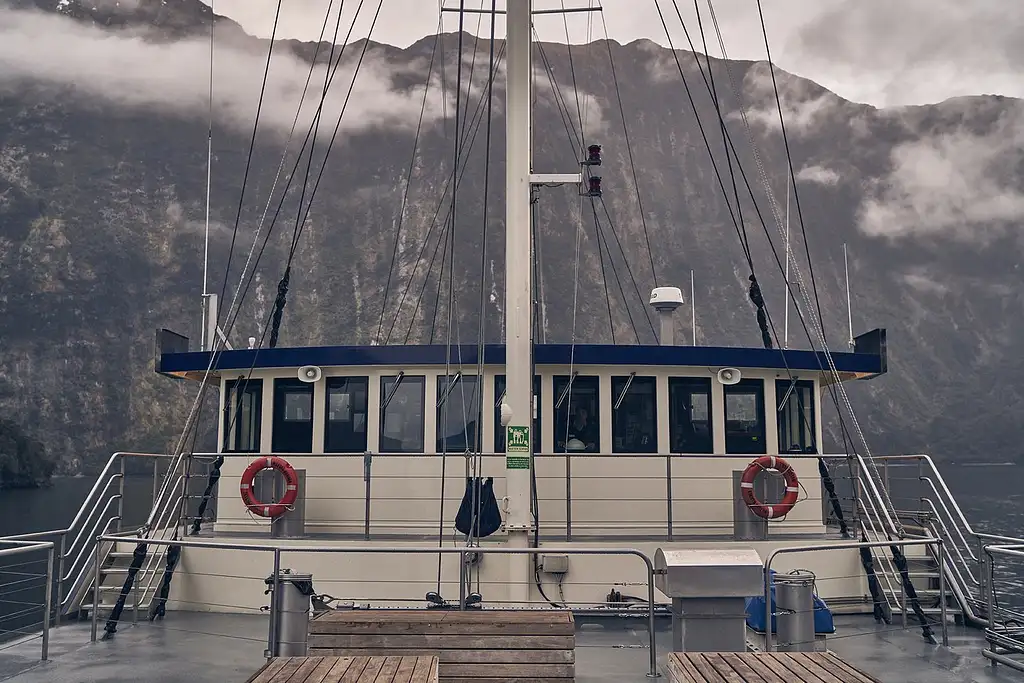 Milford Sound Overnight Cruise | Departing Milford Sound
