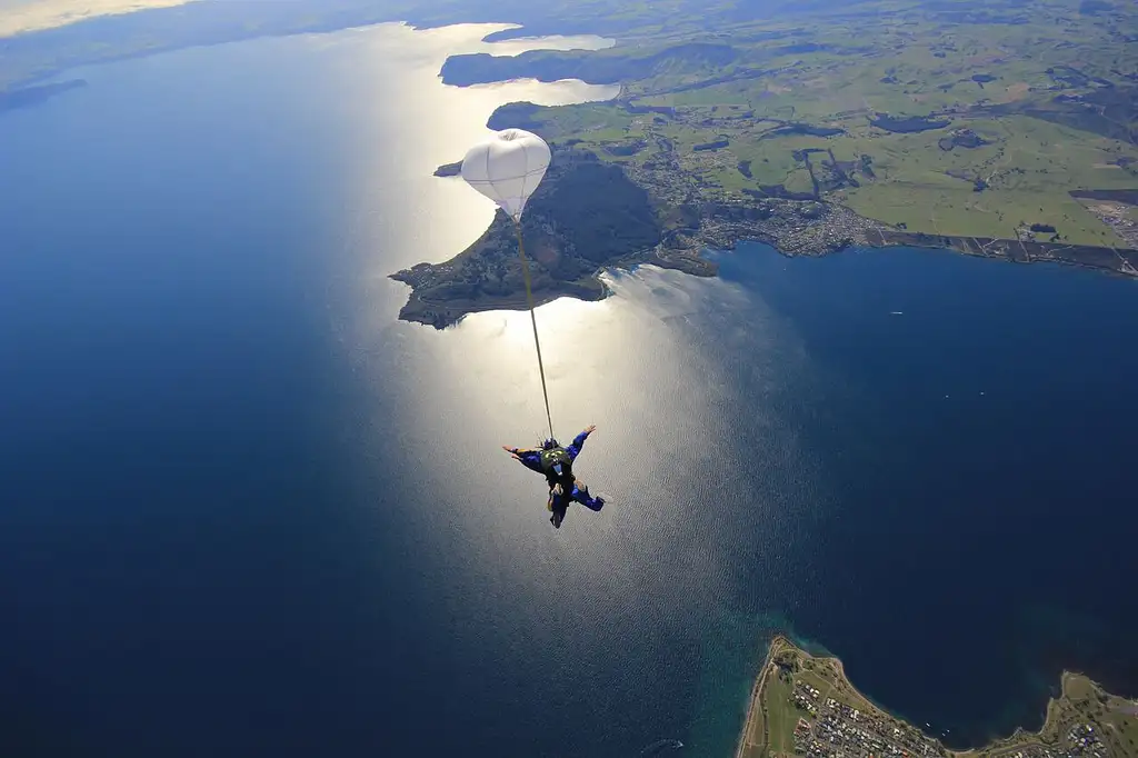 Skydive Taupo: Tandem Skydiving up to 15,000ft