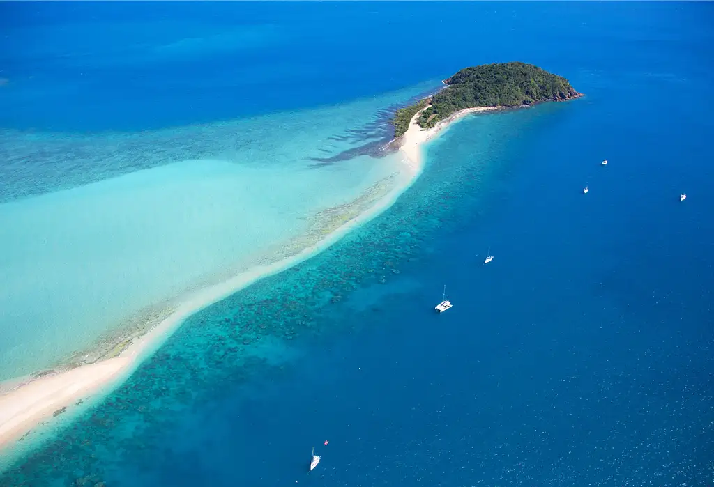 Whitsundays & Langford Reef Sailing Tour