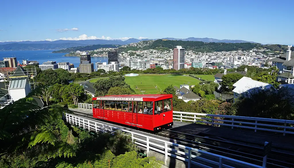 'Kiwi Roamer' Bus Pass | North & South Islands | Kiwi Experience
