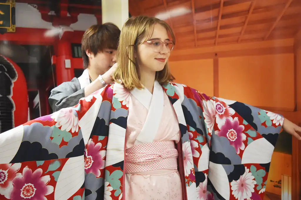 Traditional Kimono Fitting in Asakusa
