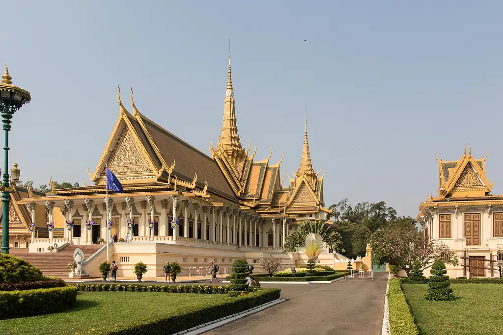 5 Day Cambodia to Bangkok: Phnom Penh, Siem Reap & Khao San Road Hangouts | G Adventures 18-35's