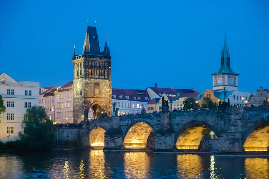 Prague Evening Cruise with Buffet-Style Dinner
