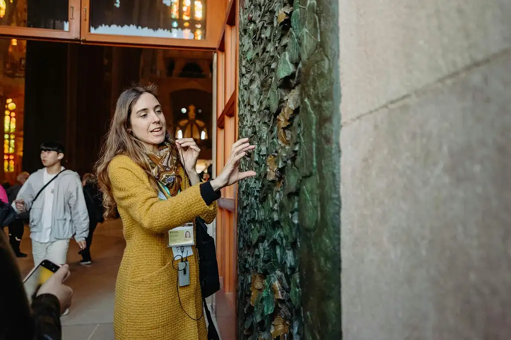 Sagrada Familia Skip-the-line Ticket And Guided Tour | Small-group Tour