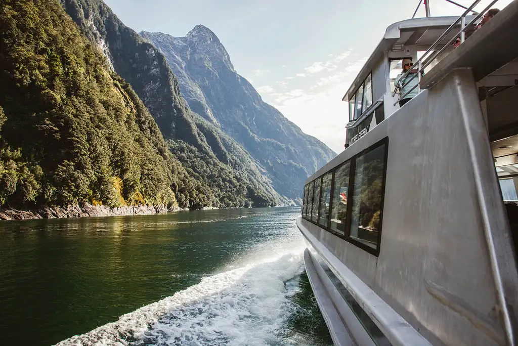 Milford Sound Scenic Tour, Cruise & Flight from Queenstown
